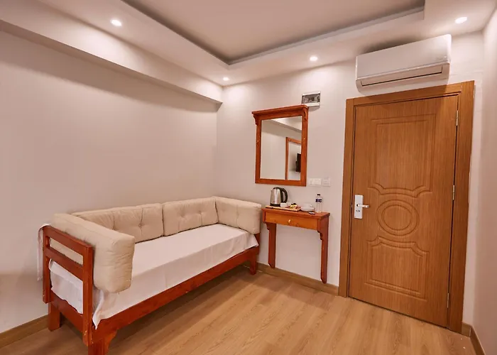 Sabina Near Grand Bazaar, Center